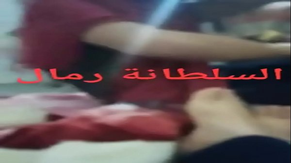 دخلت تلعب فى شعرها وتكيفنفسها جسم فاجر