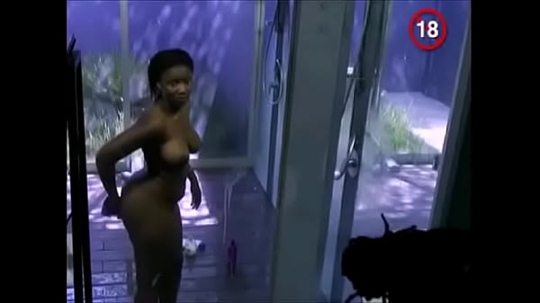 Je la baise apr&egrave;s avoir d&eacute;chir&eacute; son string