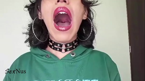 Play MP4 - Abriendo la boca muy grande hasta que se me vea la &uacute;vula