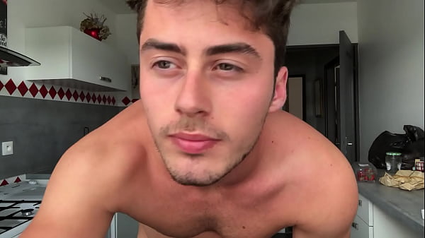 Play MP4 - Handsome naked man