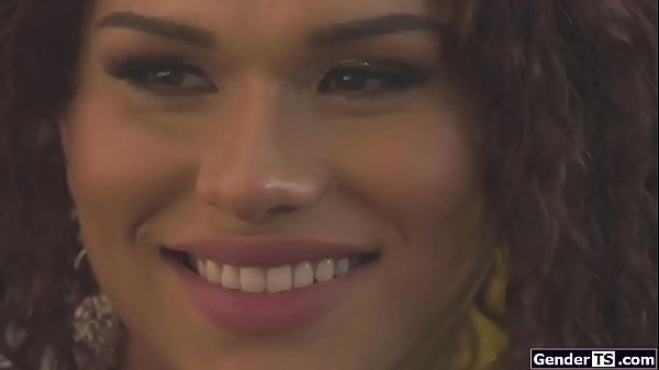 Latina tgirl Alisia Rae kisses her crush in the shower.She sucks off his big cock and gets a deepthroat blowjob.Then she bareback anal rides 