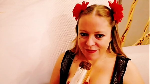 Nonton J'aime Les &eacute;clairs, Mais Pas Queues Vid&eacute;o Surprise &agrave; Venir Pour Les Fans thumbnail