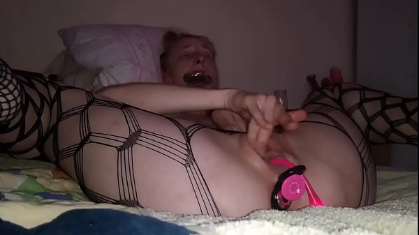 Valemer show her pussy to everyone 