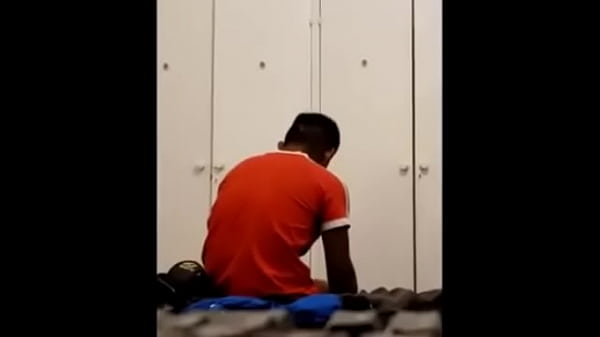 Play MP4 - Fudeu em troca de roupa