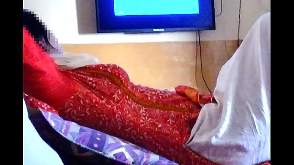 Indian bhabi's sexy body show