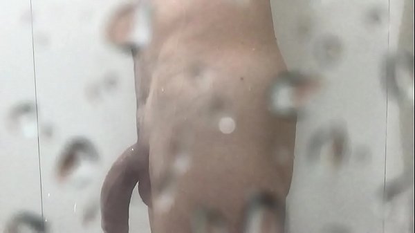 C&acirc;mera escondida flagra macho delicioso no banho, com surpresinha no final 