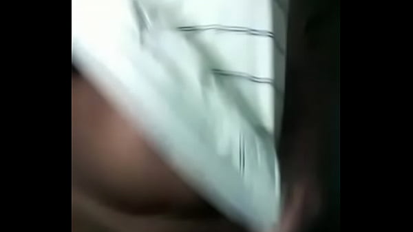 Play MP4 - Novinha Pretinha Peituda com Tes&atilde;o se Exibe na C&acirc;mera