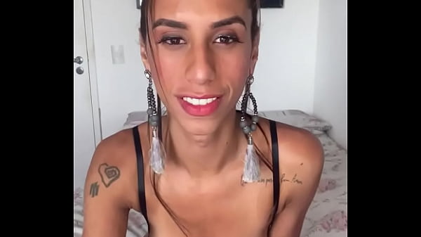 Play MP4 - Brunna Garcia Estava Sozinha e Cheia de Tesao