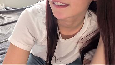Nonton White Girl Wets Her Jeans While Masturbating thumbnail