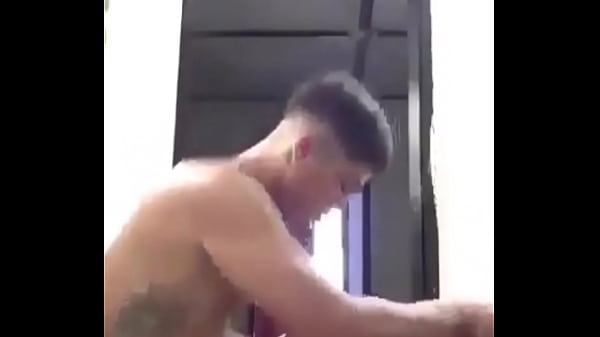 Le doy verga y se mueve solo