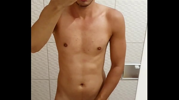 Gozada do mlk olhando pro espelho 