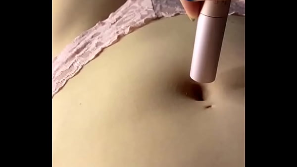 Nonton Woman Play With Her Navel thumbnail