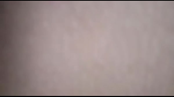 Me deja cogerla acostada 