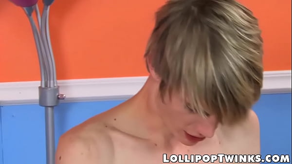 Skinny twink anal drilled after blowjob 