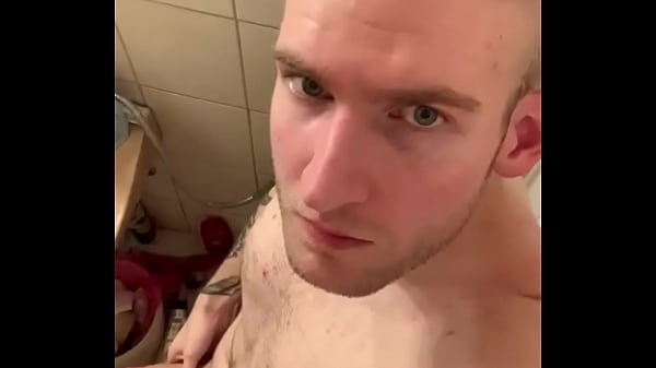 Play MP4 - In the showerroom