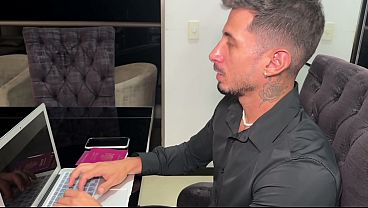 Nonton Les Pago En La Entrevista Para Terminar Follando Los 3 thumbnail