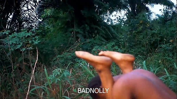 Play MP4 - Diva saw me Urinating then she gets Horny and ordered me to sex her&comma; Since am new in Nigeria i decided to fuck this village babe &period;outdoor