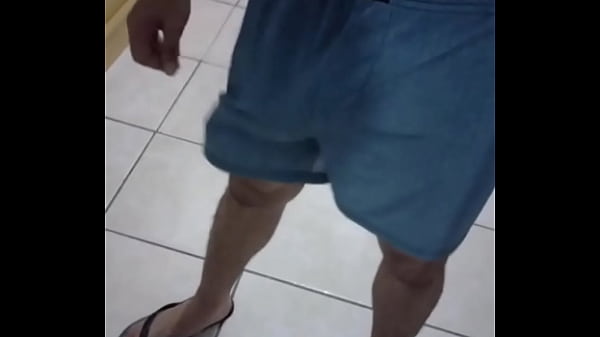 Play MP4 - Safado acariciando o pau