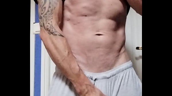 Bogosse Sexy Se Fait Juter thumbnail