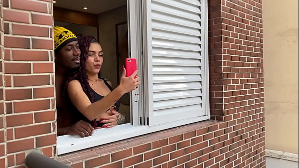 pegando_a novinha escondido atraz da janela