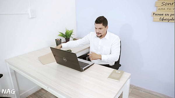 Nonton Mi Empleada Hace Muy Mal Su Trabajo Me Toca Corregirla Con Verga thumbnail