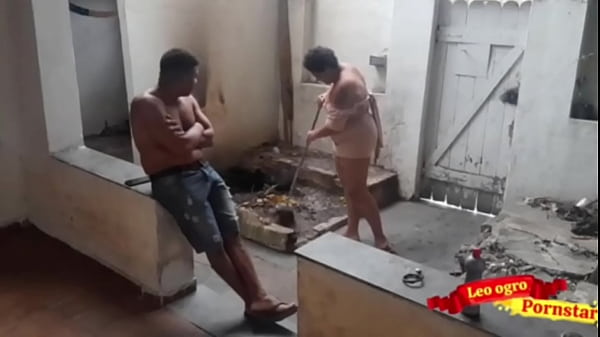 Fudendo O Cu Da Empregada Sem Camisinha. thumbnail
