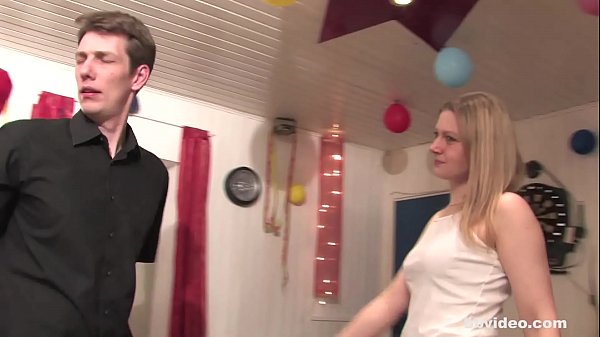 Play MP4 - German milfs sharing a hard dick
