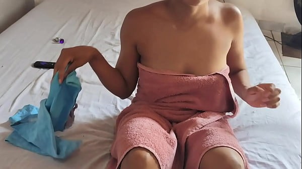 Nonton Fudendo O Cuzinho E A Buceta Depois De Agachar Em P&uacute;blico thumbnail