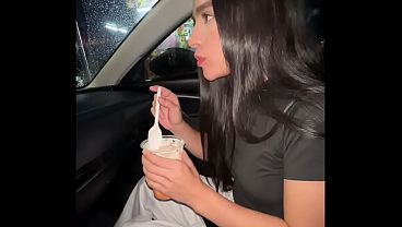 Mi Amiga Sexy Se Desnuda En P&uacute;blico Mostrando Su Grande Culo Y Toc&aacute;ndose El Co&ntilde;o Bien Caliente thumbnail