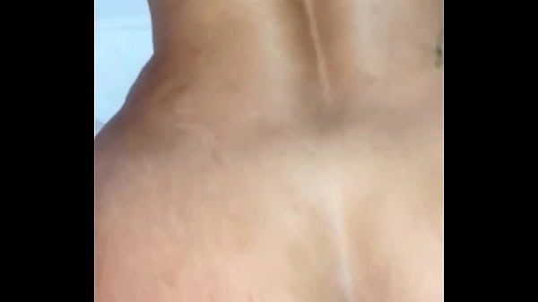 Puta cachorra que adora dar de quatro 