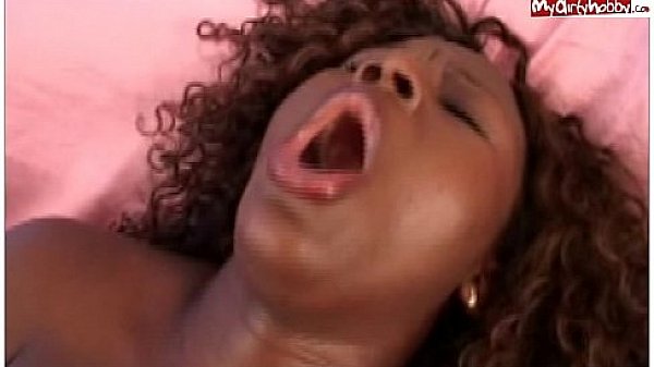 Coco dildo und finger fick 