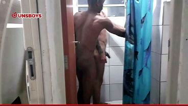 Broderagem entre amigos dotados no banho e gozando l Subscreva no canal video thumbnail