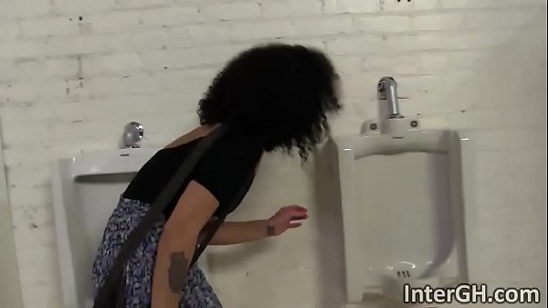 Nonton Stunning Mia Austin Sucks Fat Cock In Gloryhole thumbnail