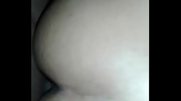 Metendo devagar na buceta da gata