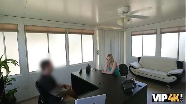 VIP4K. Hot Allie donne un vagin pour_avoir cloué_un gars