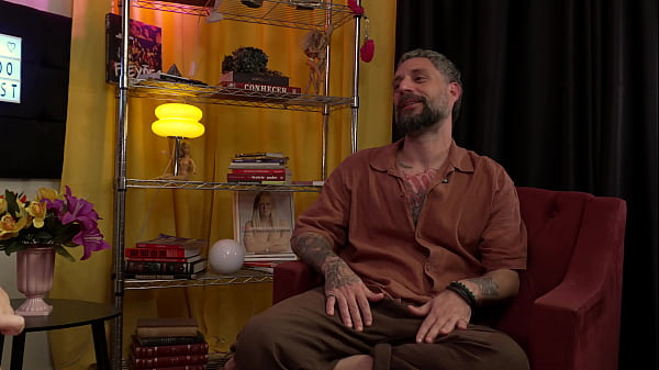 Julia Santos Revelando Putarias No Podcast Quente & &uacute;mido thumbnail