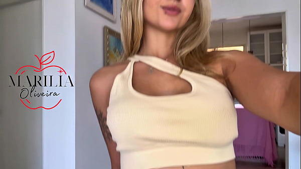 Play MP4 - Gostosa experimenta roupas de academia