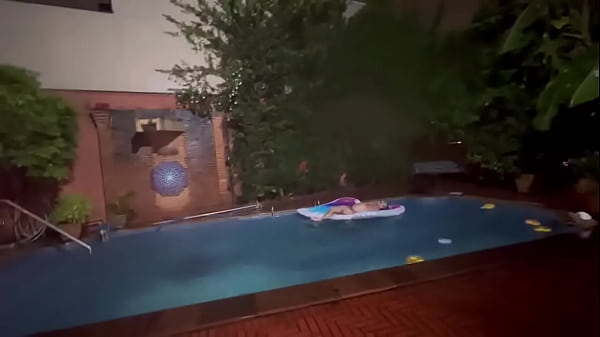 Play MP4 - Disfrutando de unos d&iacute;as d&oacute;nde m&iacute; lugar favorito&period;  Lluvia tropical con calor &quest;Ya vieron mis videos en xvid&period;&period;&period;