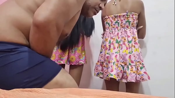 Nonton Enteadas Fofas S&oacute; Saem Do Castigo Se Deixar O Padrasto Do Chupar Ou Cozinho. thumbnail