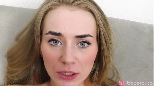 Solo girl Kelly Fox shows off_her hot_wet pussy in 4K