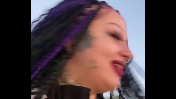 Un hombre me sigue y acabamos follando 