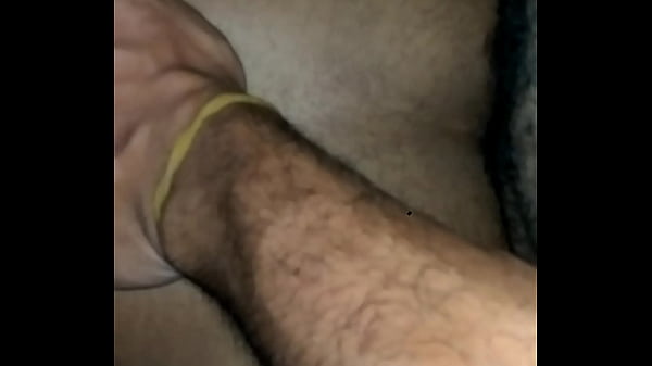 Chico venezolano le da a pelo a coste&ntilde;o 