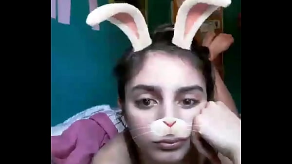 18_yo Latina showing sexy_feet unknowingly