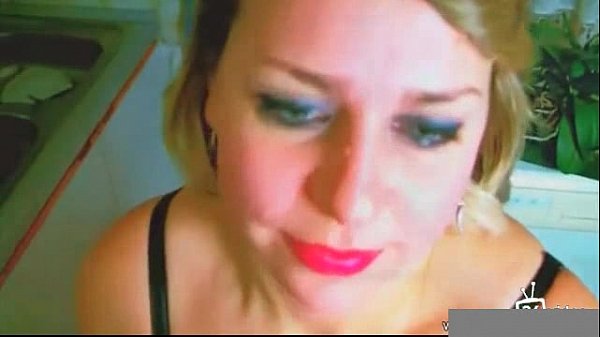 Play MP4 - girlfriend plays with cum in mouth