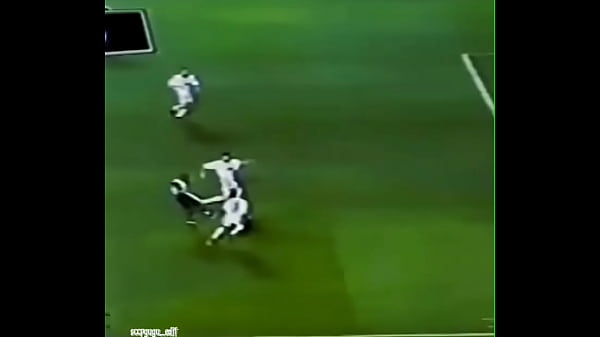 Edilson capetinha punindo as garotas espanholas no morumbi 