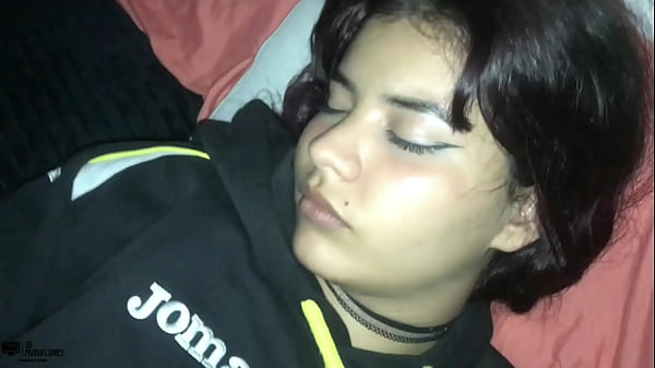 El cachondo de mi hermanastro me despierta con su polla y le doy una buena mamada HL 