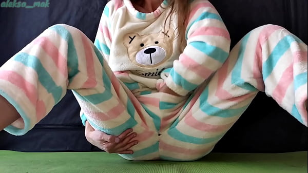 Skinny Teen Masturbate In Pajama And Big Squirt thumbnail