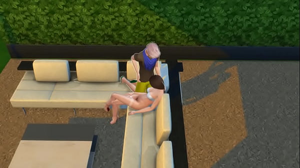 Голодная мамка вчулках соблазнила молодого садовника