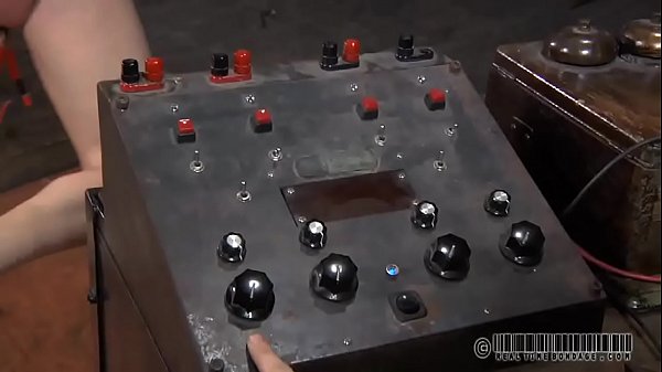 Nonton Tormenting Babe's Cum-hole With Toy thumbnail