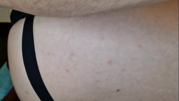 Twink sexy tenta fazer dupla penetracao 